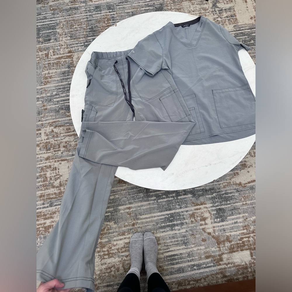 Women’s Carhartt Scrub set